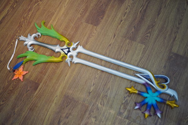 1 Kingdom Hearts Oblivion and Oathkeeper Keyblade Replica for Roxas Cosplay
